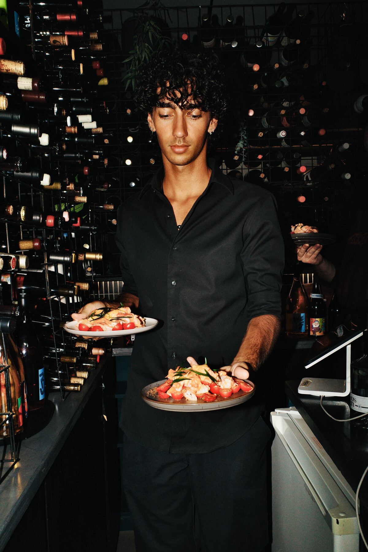 Service dans la cave à vin